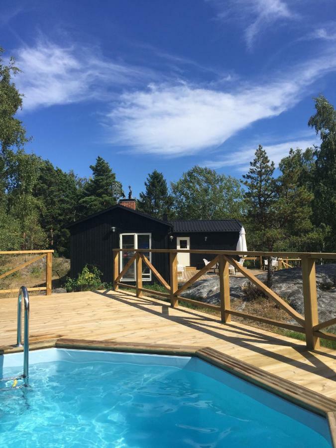 Archipelago-House With Pool, Boat And Bikes Villa Djurhamn Exterior photo